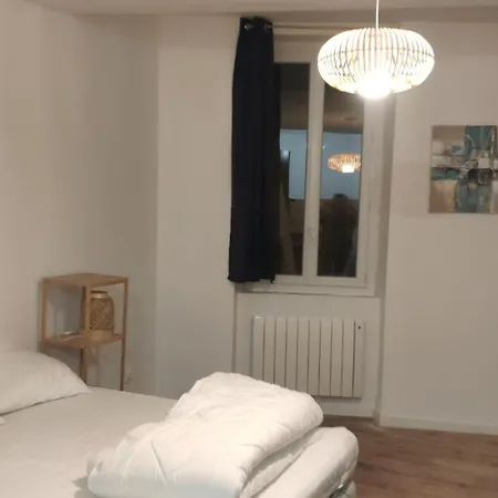 Appartements Simples Et Fonctionnels Pamiers Chambre photo